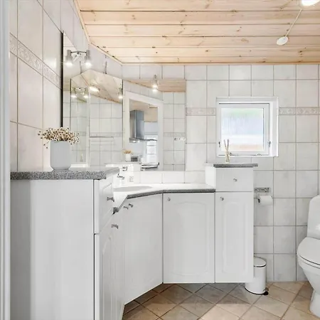 1430 Aakirkeby - Søhøjvej 6 Feriehus